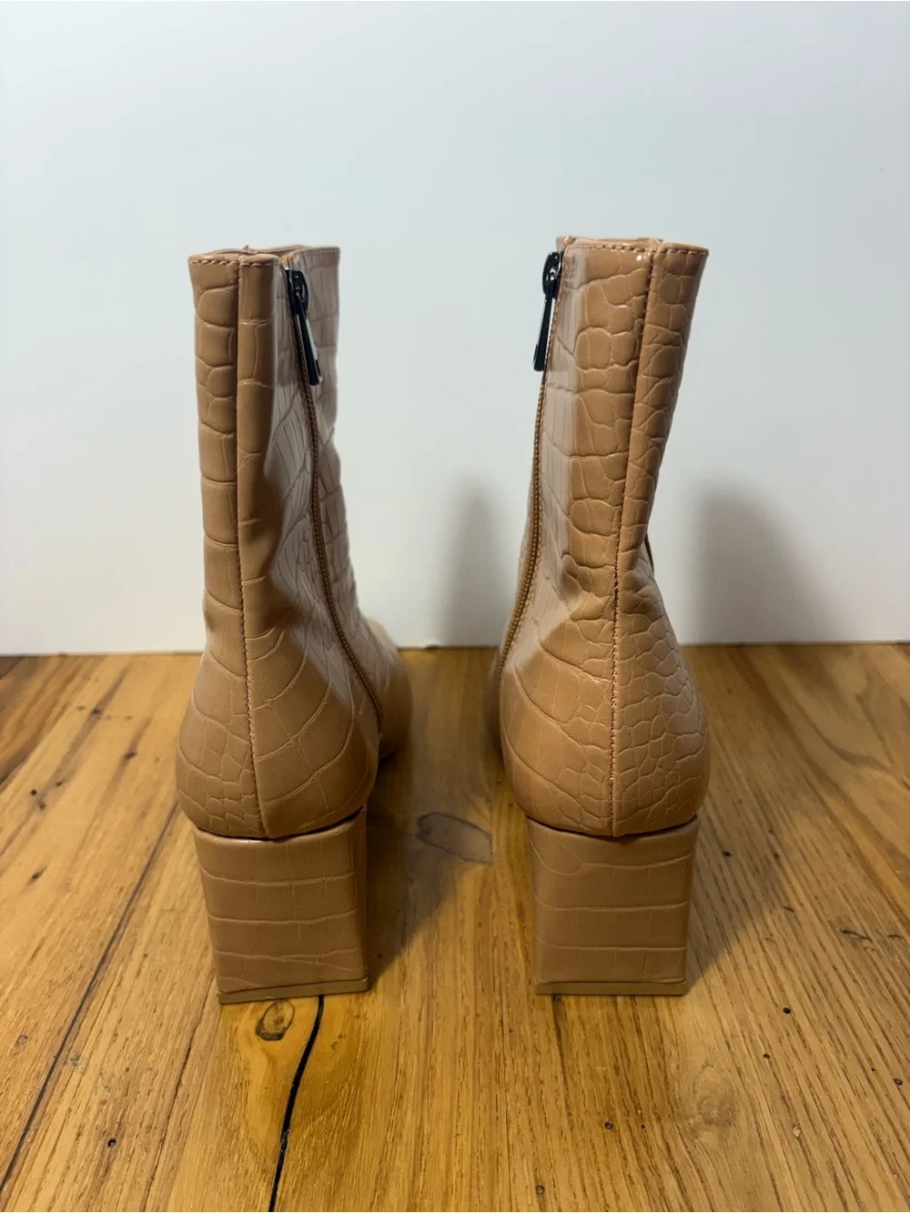 French Connection || Tan Crocodile Embossed Ankle Boots Block Heel Sz 9